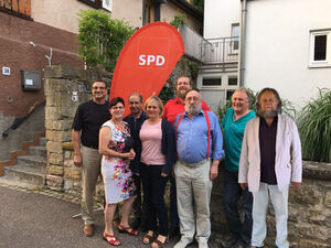 Auf dem Bild ist der neue Vorstand von links: Abdel Attia, Vorsitzende Anita Götz, Haluk Yaman, Martina Attia, Michel Wi