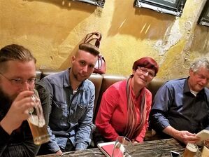 Neu in der Partei: Piere Roos links von der 1. Vorsitzenden Anita Götz